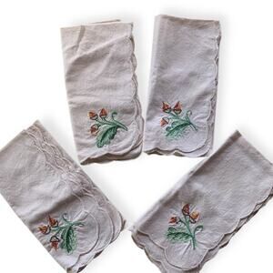 Set of 4 Vingtage Fabric Napkins Embroidered Floral Print Scalloped Edge